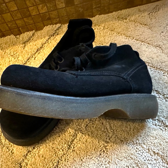 Dr. Martens Classic Suede platform Booties - Picture 2 of 4